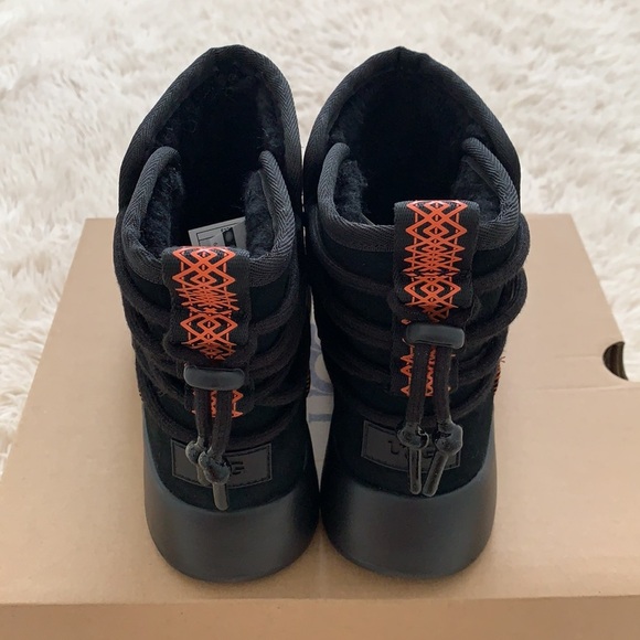 New authentic UGG classic boom boots - Picture 3 of 11